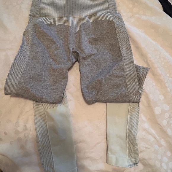 Gymshark amplify leggings seafoam/gray - Picture 3 of 6
